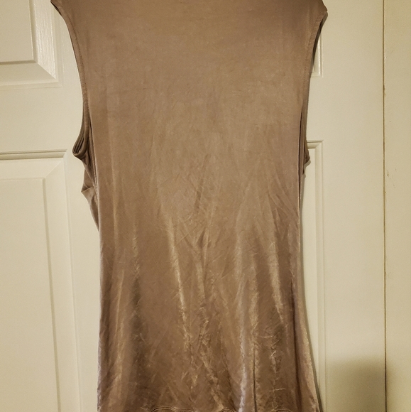 Ladies top - Picture 2 of 6